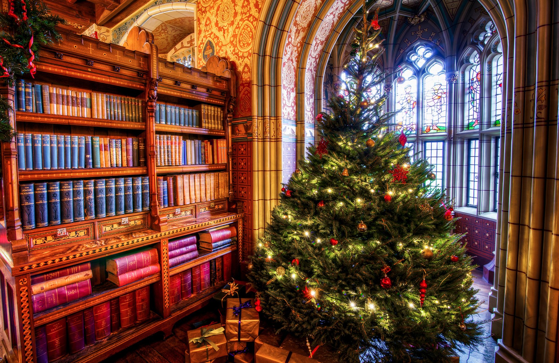 feiertag neujahr weihnachten weihnachtsbaum geschenke zimmer schrank bücher bogen fenster wandbild