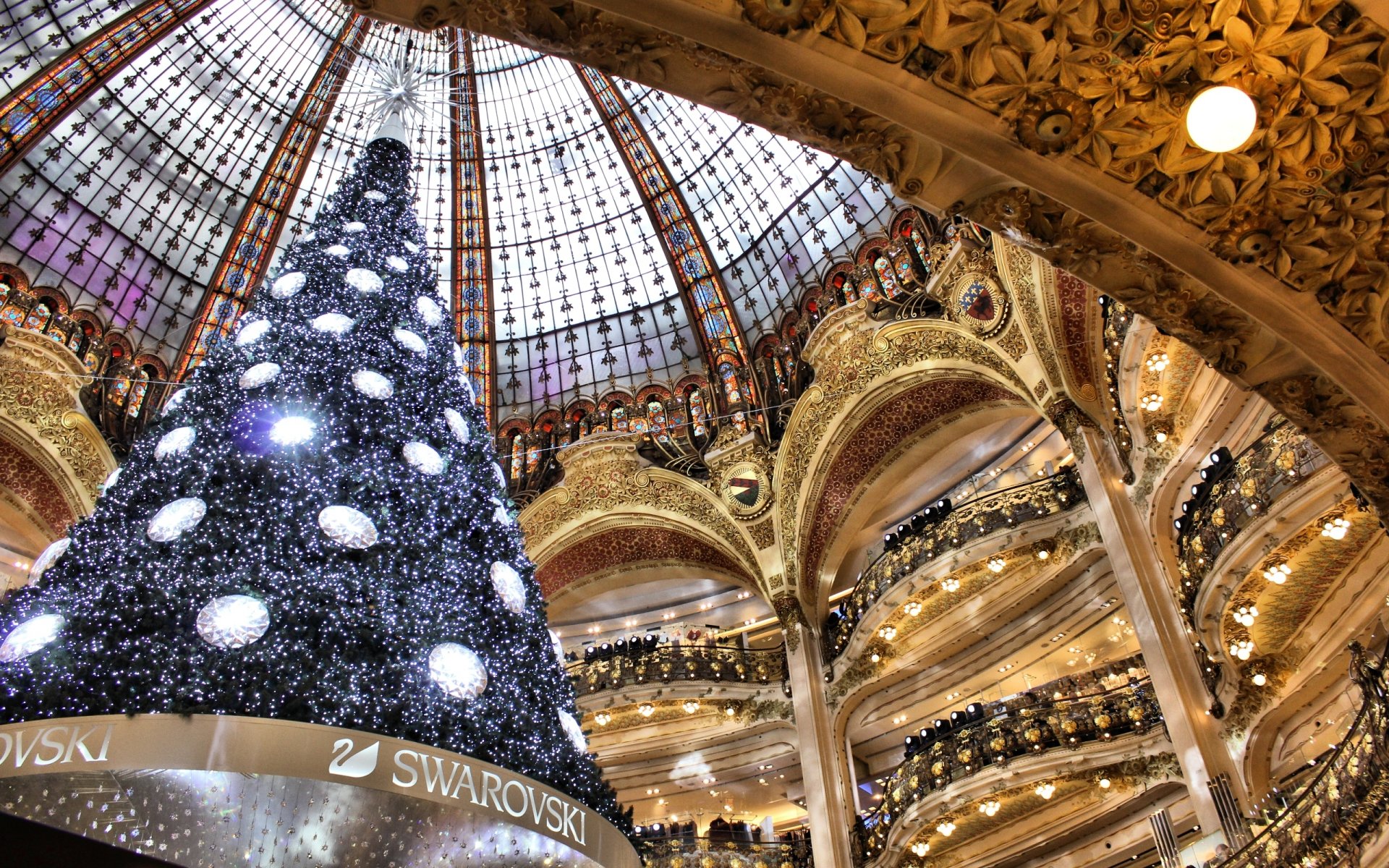 capodanno parigi francia albero di natale swarovski galleria lafayette