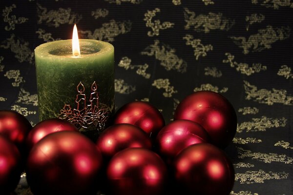 Green candle and red balloons for Christmas