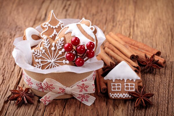 Biscuits au gingembre dans un emballage de Noël