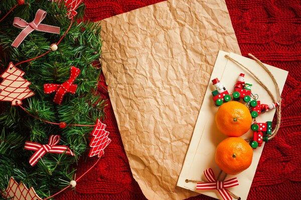 Mandarinas y corona de estilo navideño