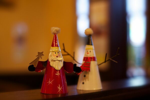 Juguetes de Navidad, papá Noel y doncella de nieve