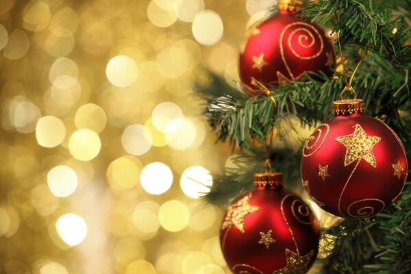 Red balloons hanging on the Christmas tree