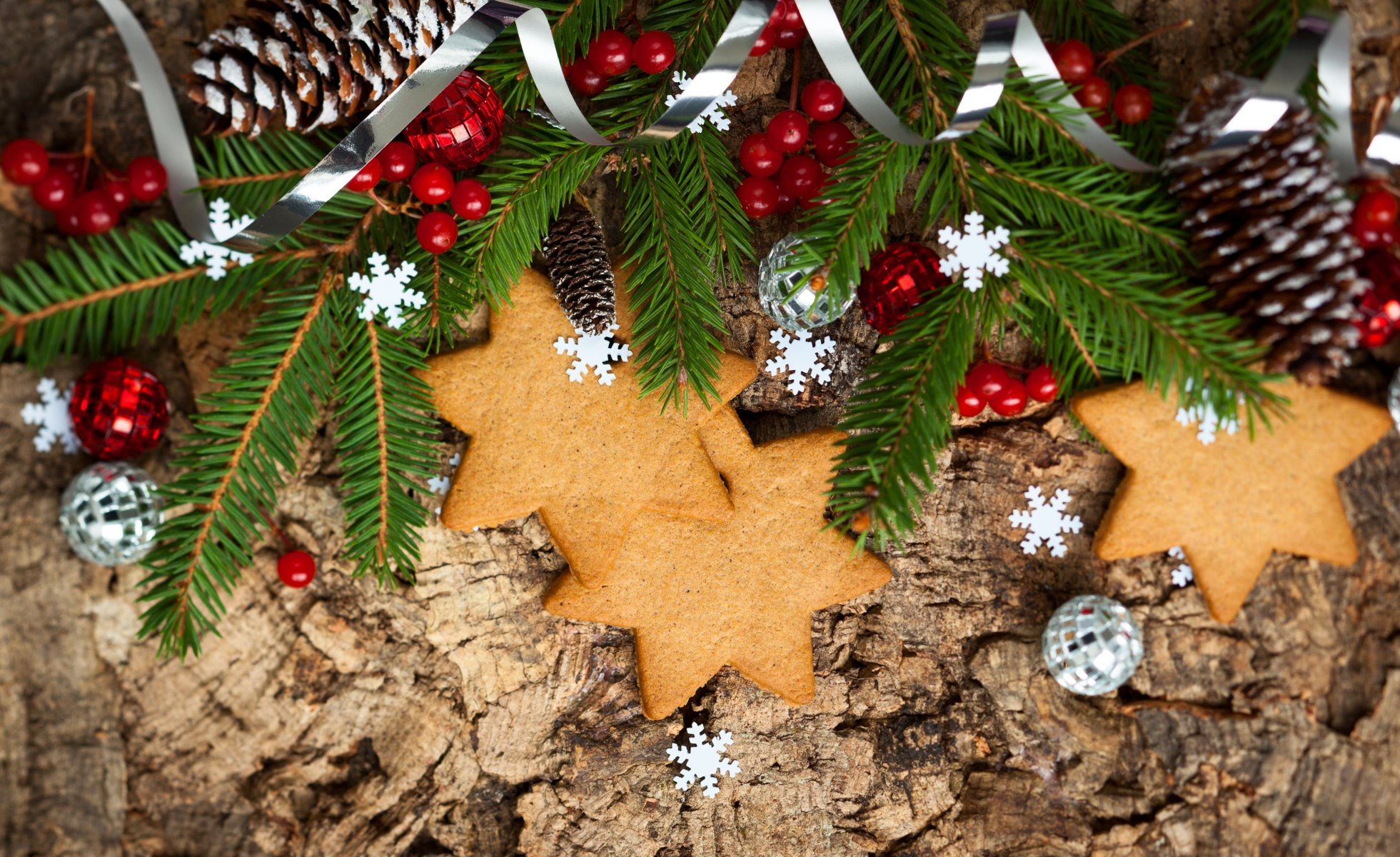 galletas estrellas rama abeto conos bayas bolas año nuevo navidad vacaciones