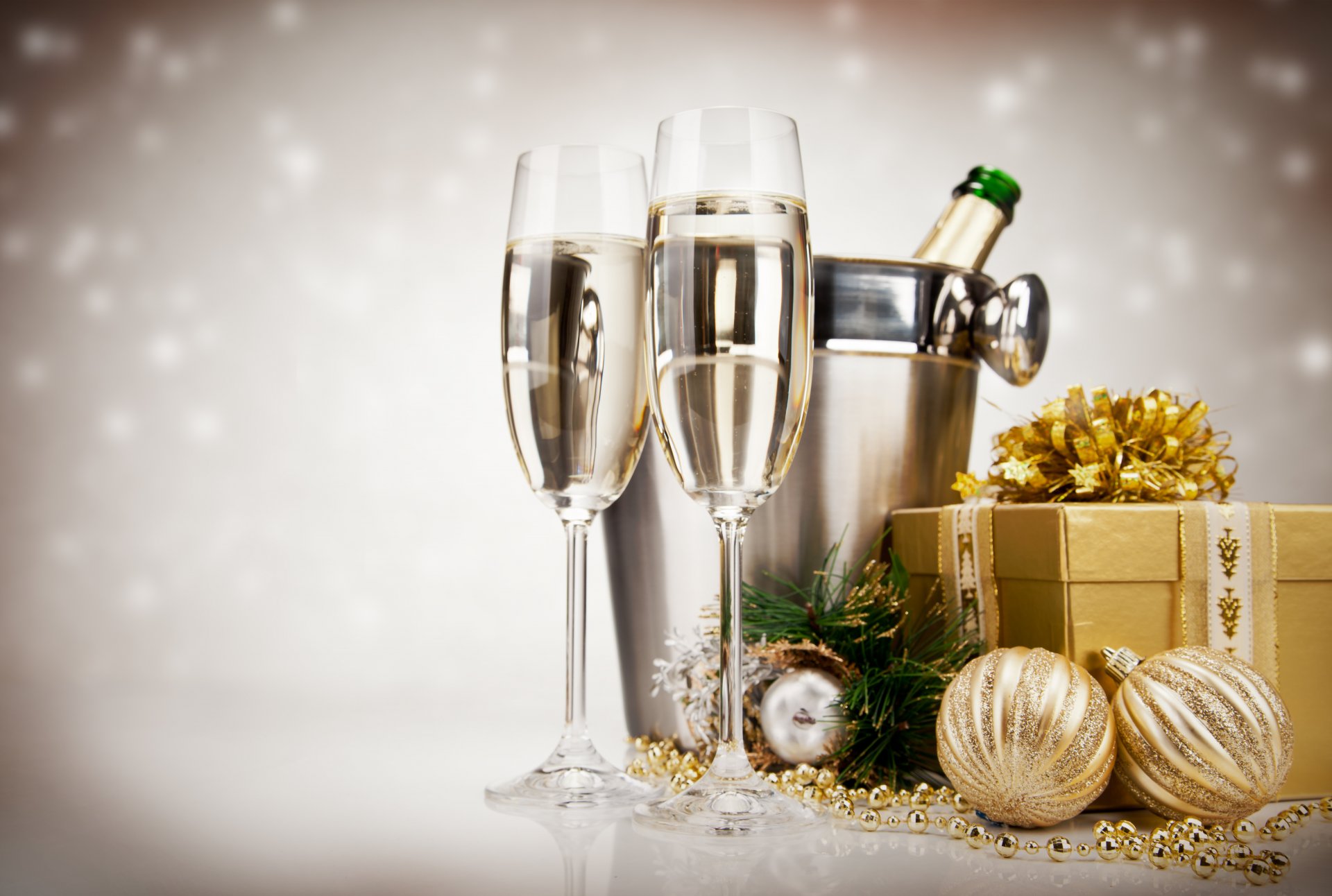 champagner urlaub neujahr weihnachten geschenk bälle gold spielzeug gläser