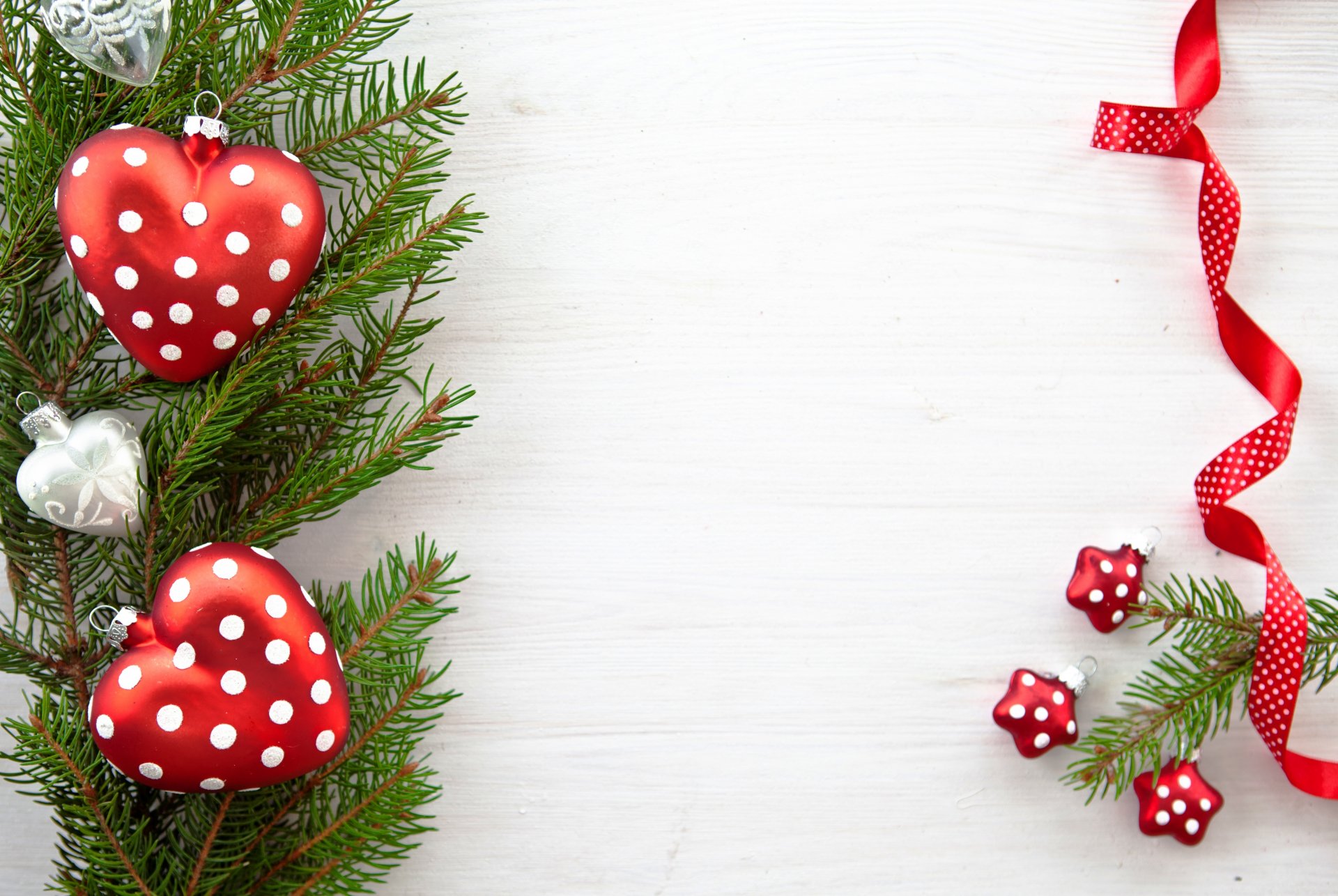 jouets nouvel an arbre de noël coeurs étoiles branche branche sapin arbre de noël ruban nouvel an noël