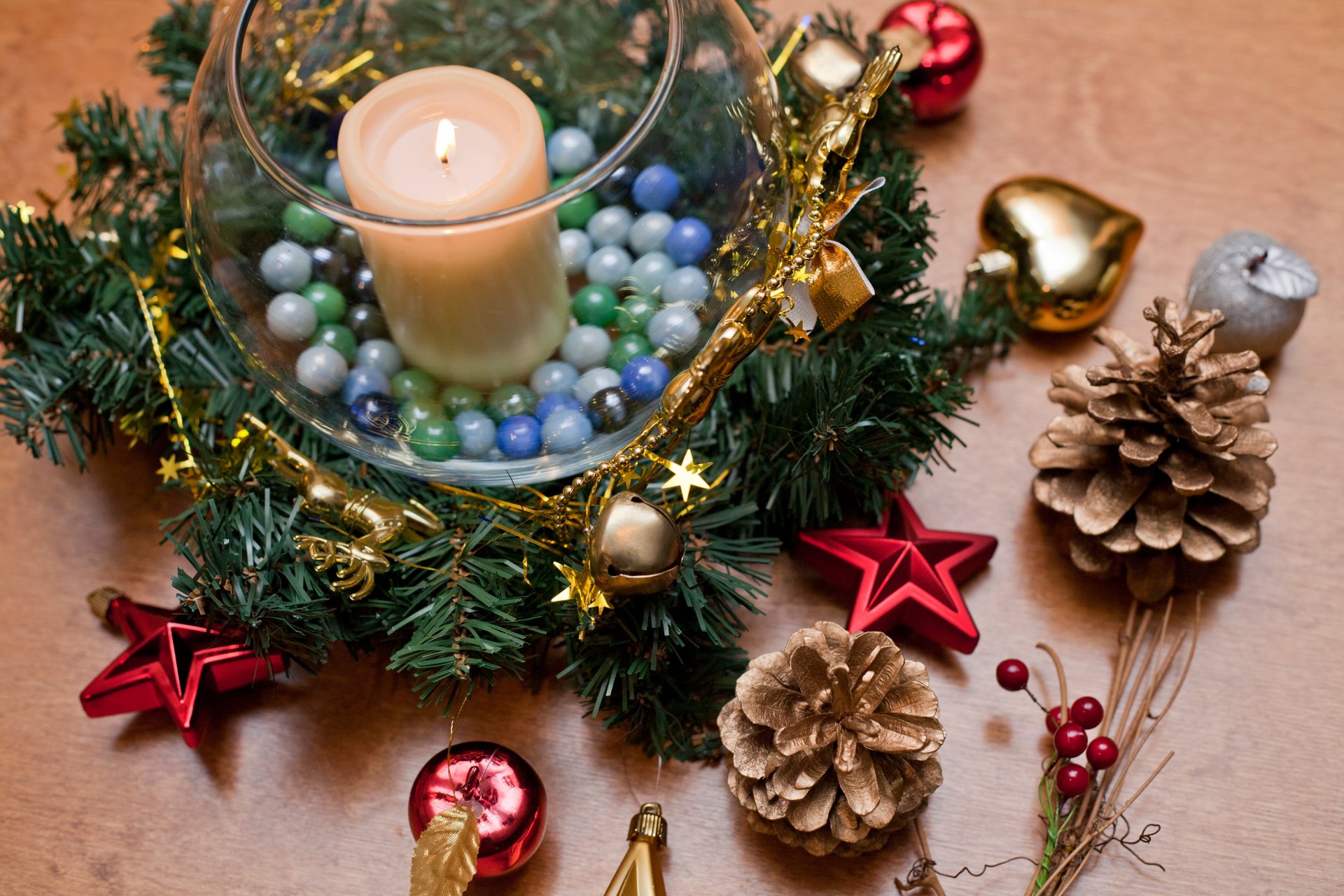 neues jahr spielzeug weihnachtsbaum zapfen baum sterne schmuck äpfel neujahrskranz kerze urlaub