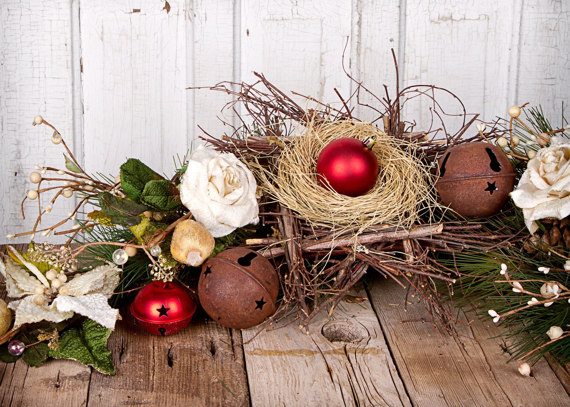 árbol de navidad bolas rama pino decoraciones juguetes mesa nido rosas tablas año nuevo navidad