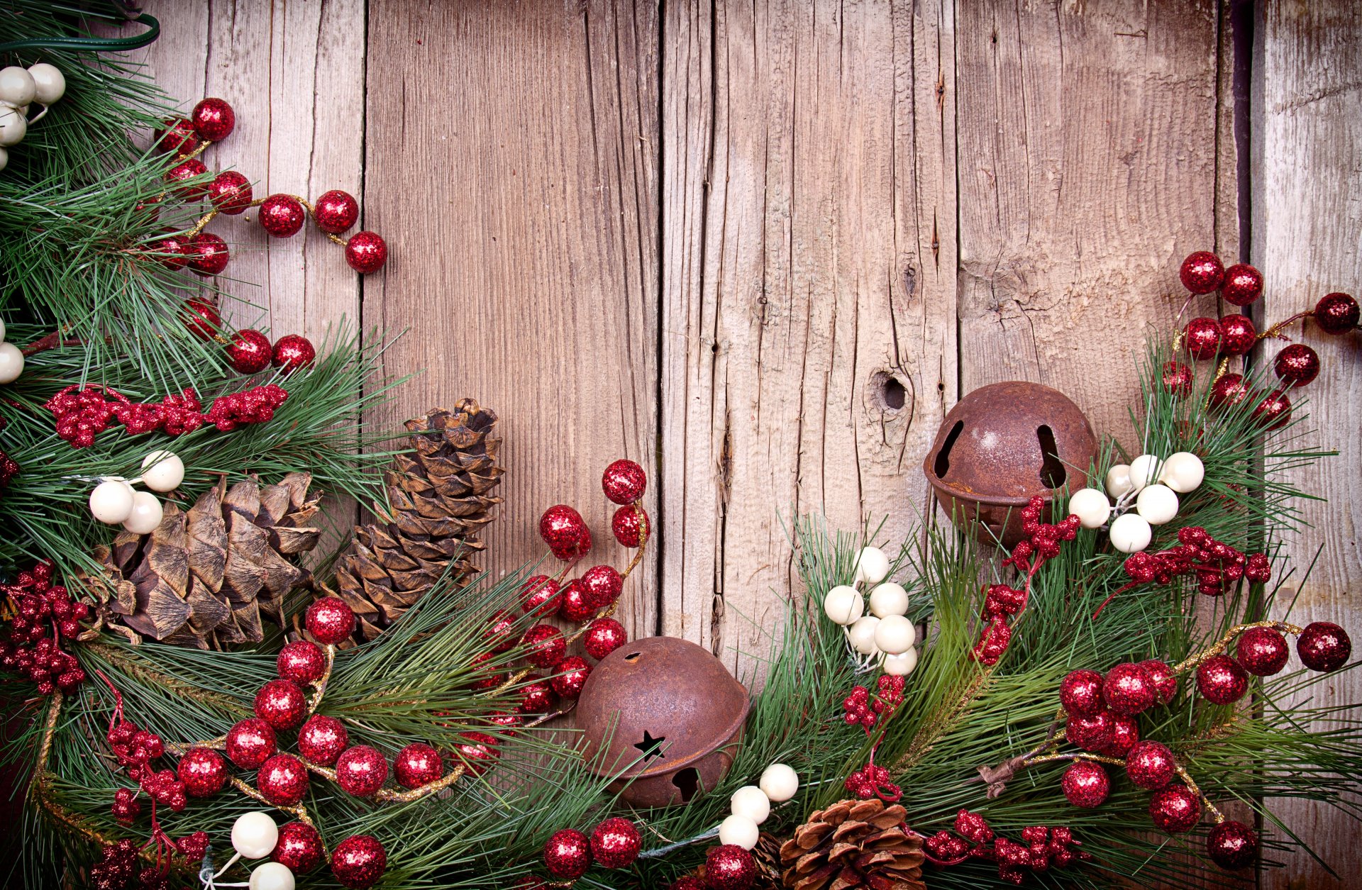 cone berries decoration