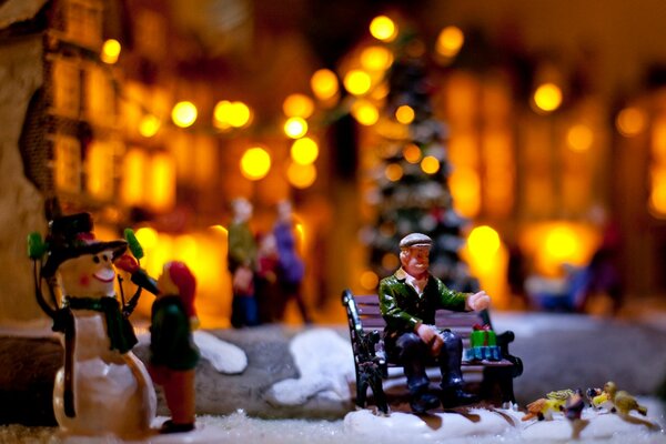 Pequeñas figuras de Navidad de invierno