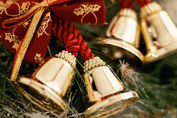 Campane con fiocco rosso per Natale