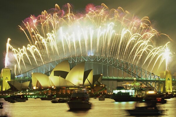 Fuegos artificiales sobre la Ópera de Sydney