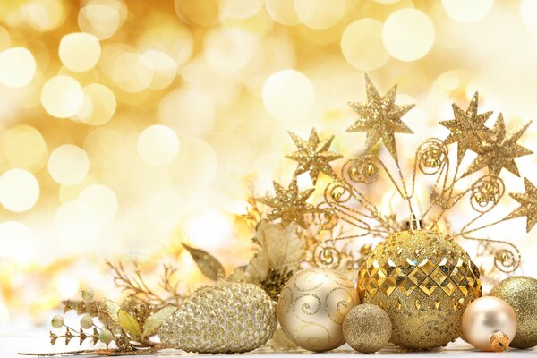 Goldene Christbaumschmuck