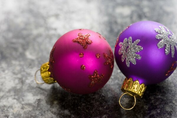 Bolas de Navidad y decoraciones para el año nuevo y Navidad