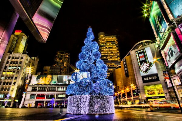 Árbol de la ciudad en año nuevo