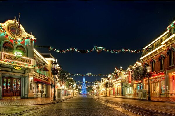 Decorazione della città, strade con luci, ghirlande