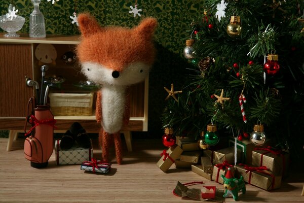 Knitted fox under the Christmas tree