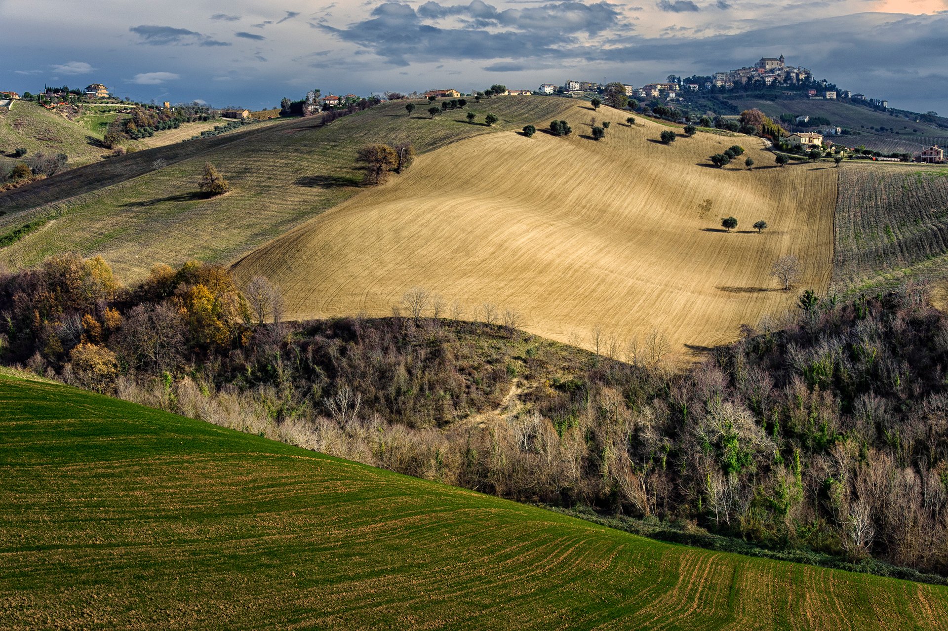 italien himmel felder herbst stadt häuser bäume hügel