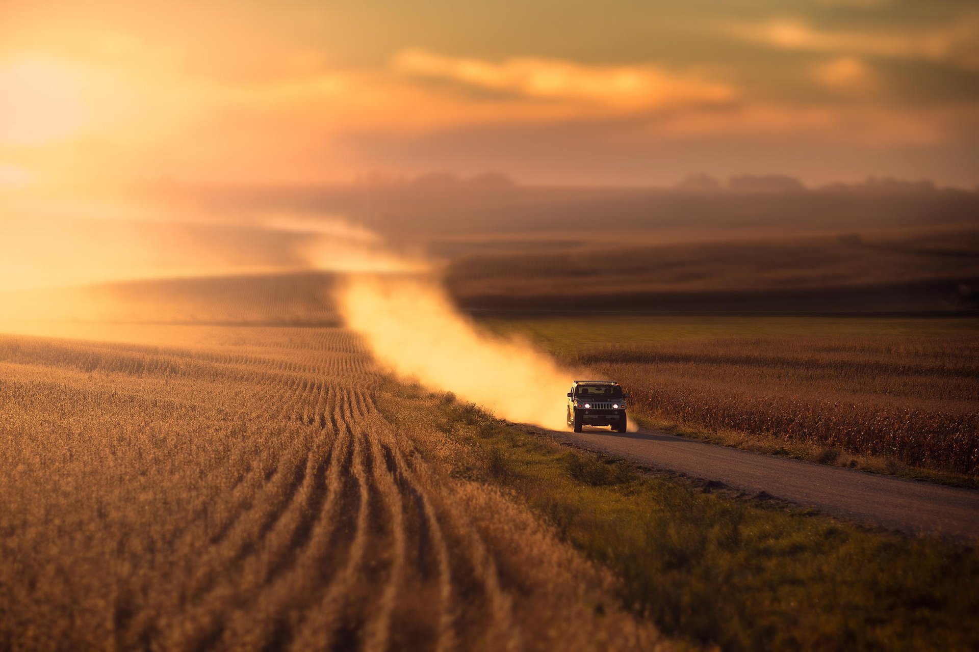 campo naturaleza hierba carretera coche polvo puesta de sol luz