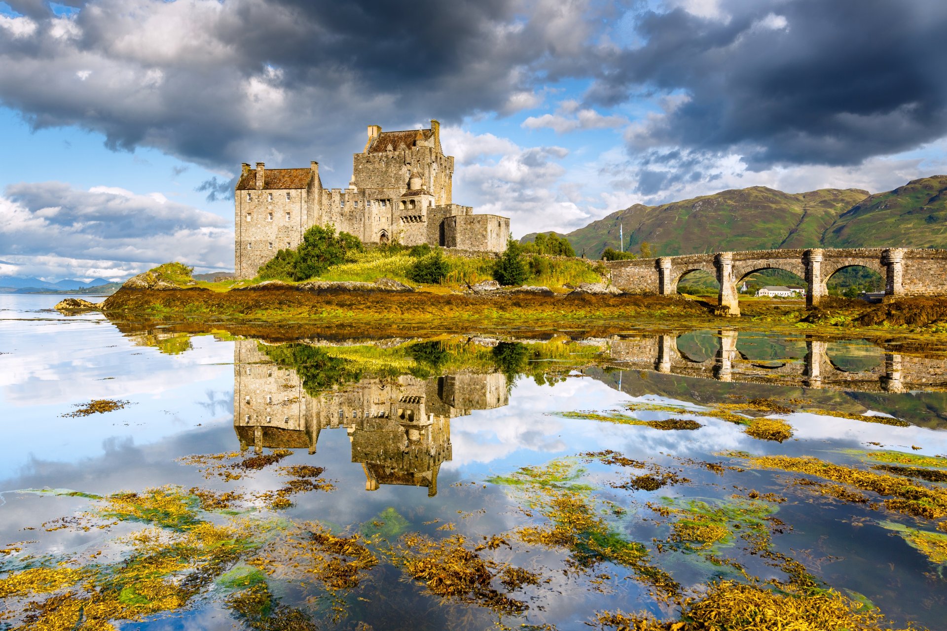 castello di eilean donan dornie scozia castello di eilean donan dorn ponte lago riflessione