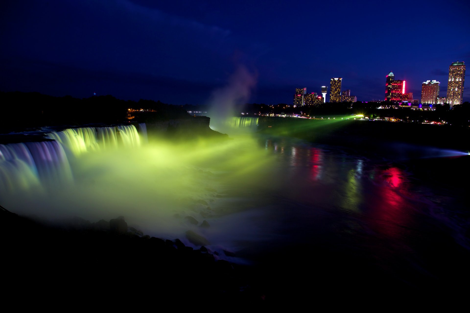 stati uniti niagara cascata fiume cascata luci notturne luce riflettore città casa