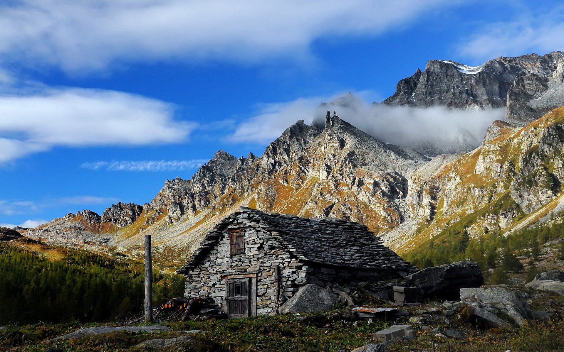 montagnes maison paysage