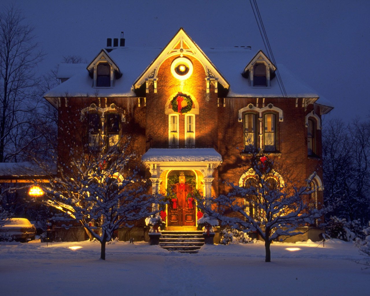 noche casa guirnaldas