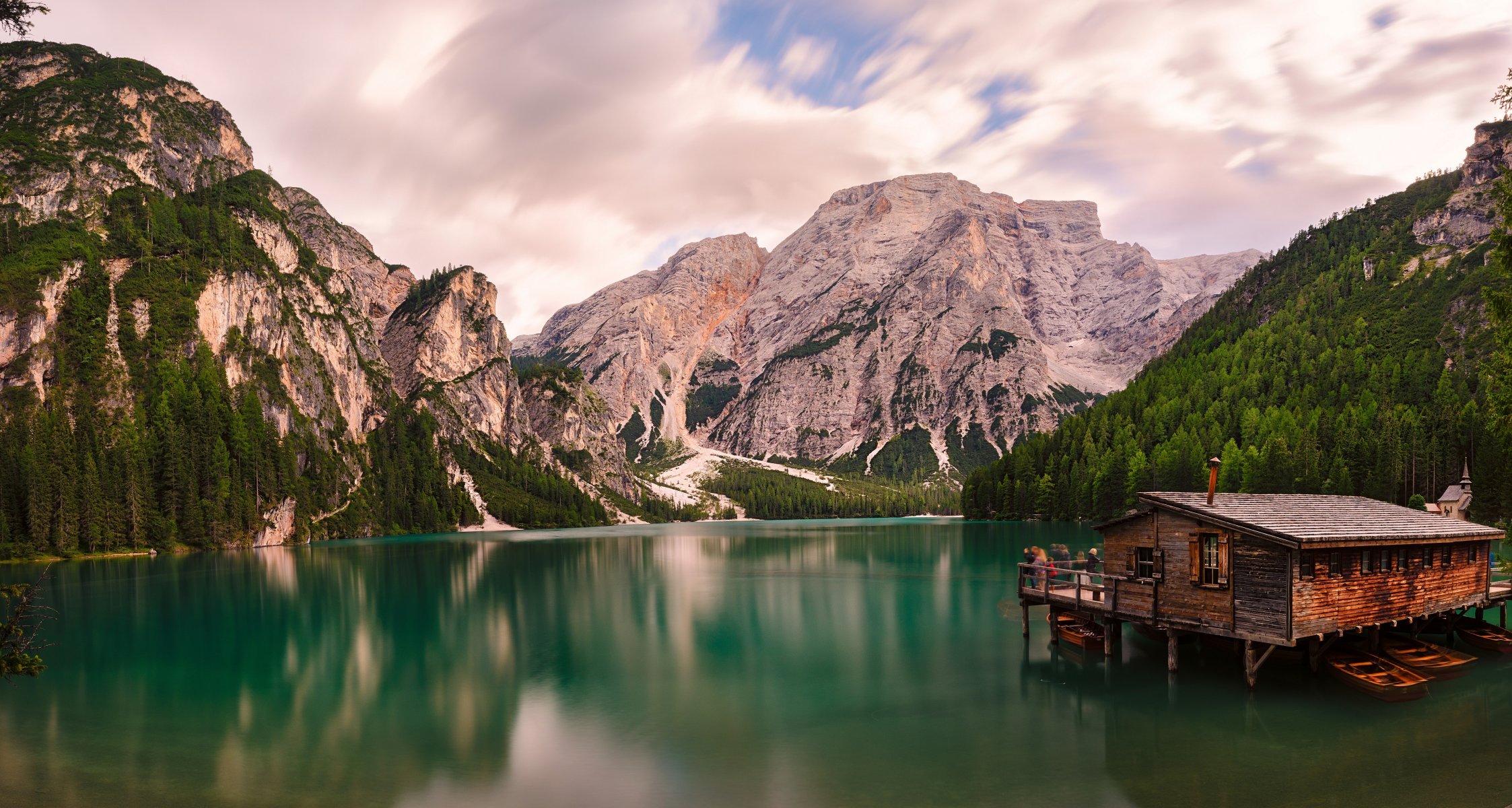 dolomiten alpen italien dolomiten see berge bootsstation boote