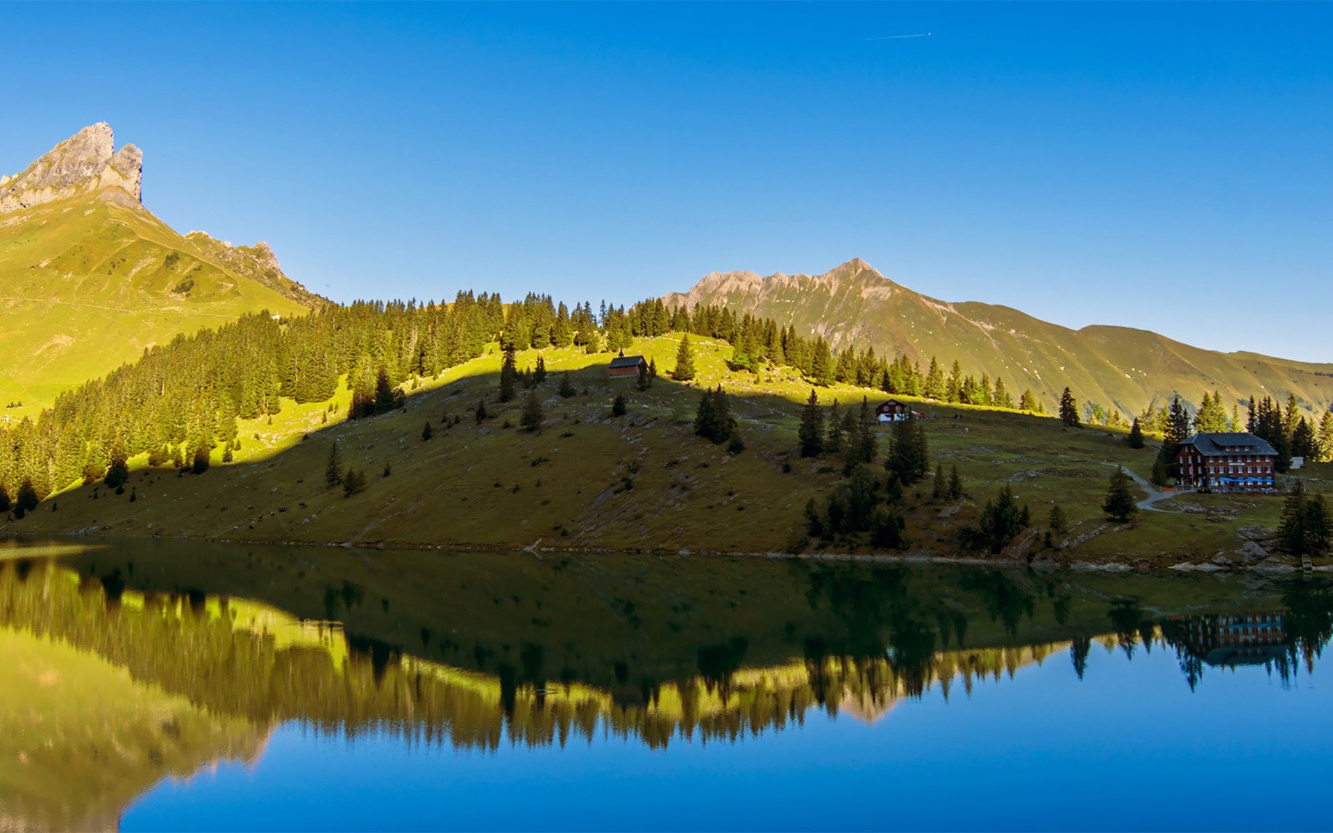 montagnes lac arbres ciel maison