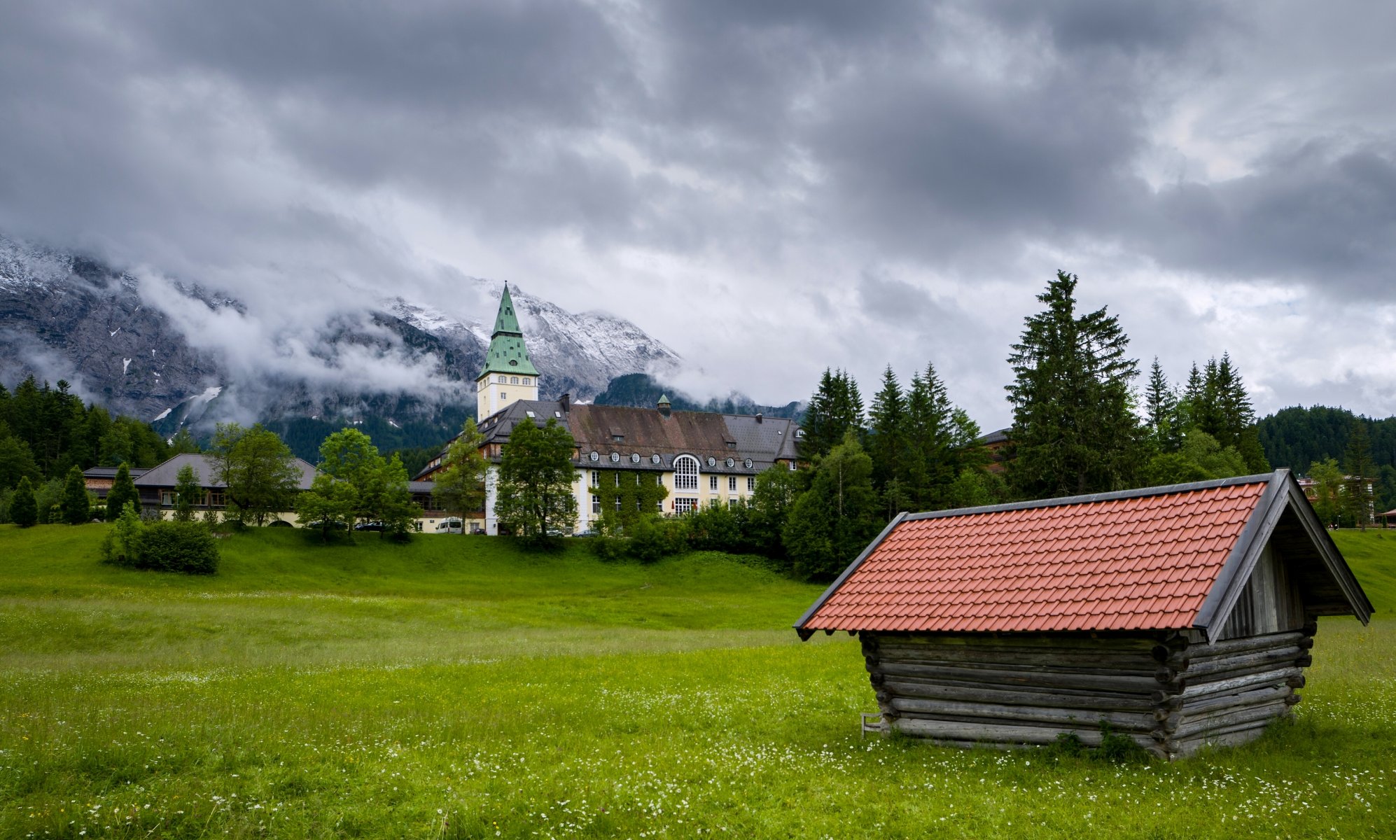 замок эльмау бавария германия wetterstein горы горы веттерштайн замок отель луг горы домик