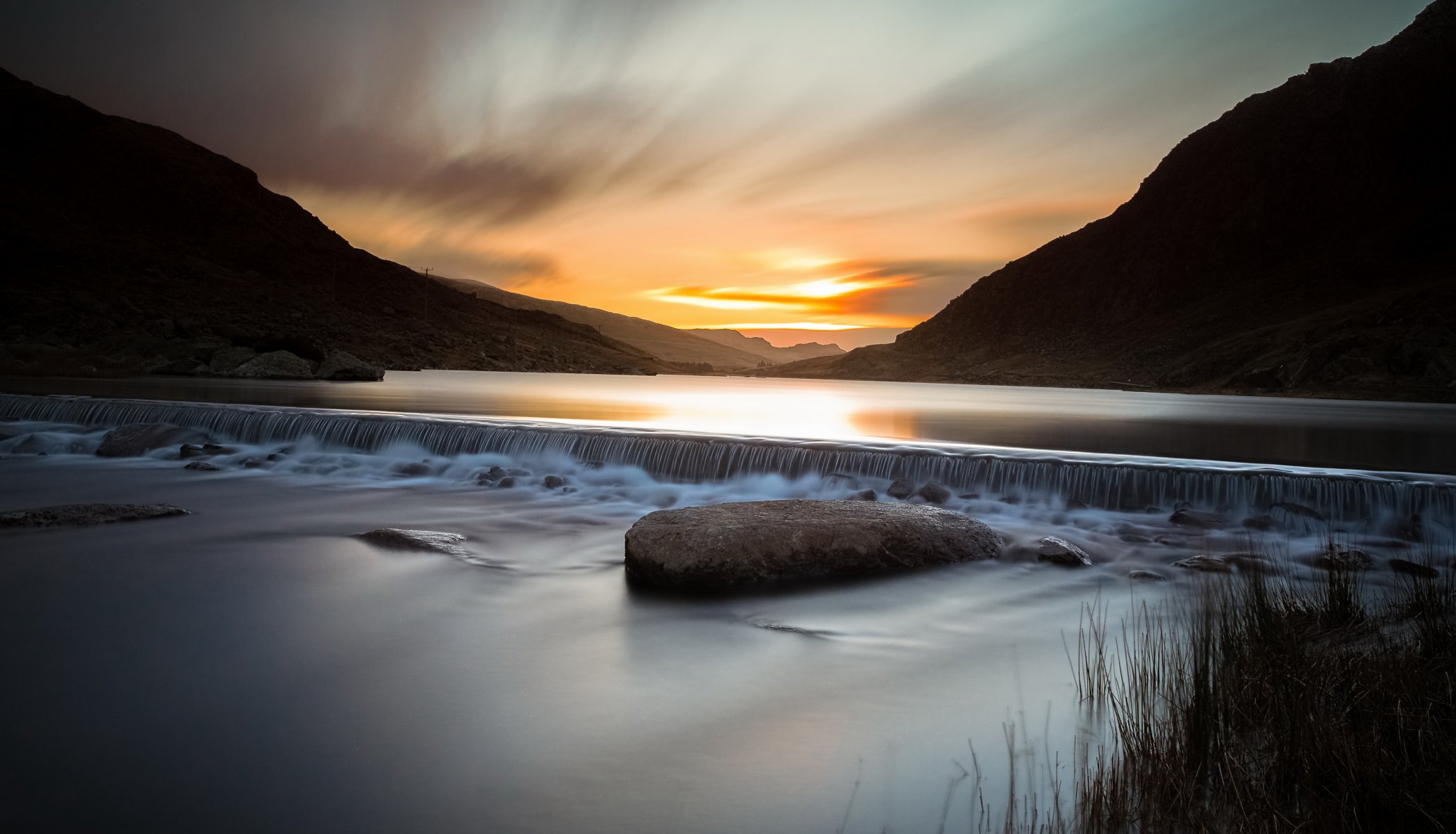 góry rzeka wschód słońca walia snowdonia