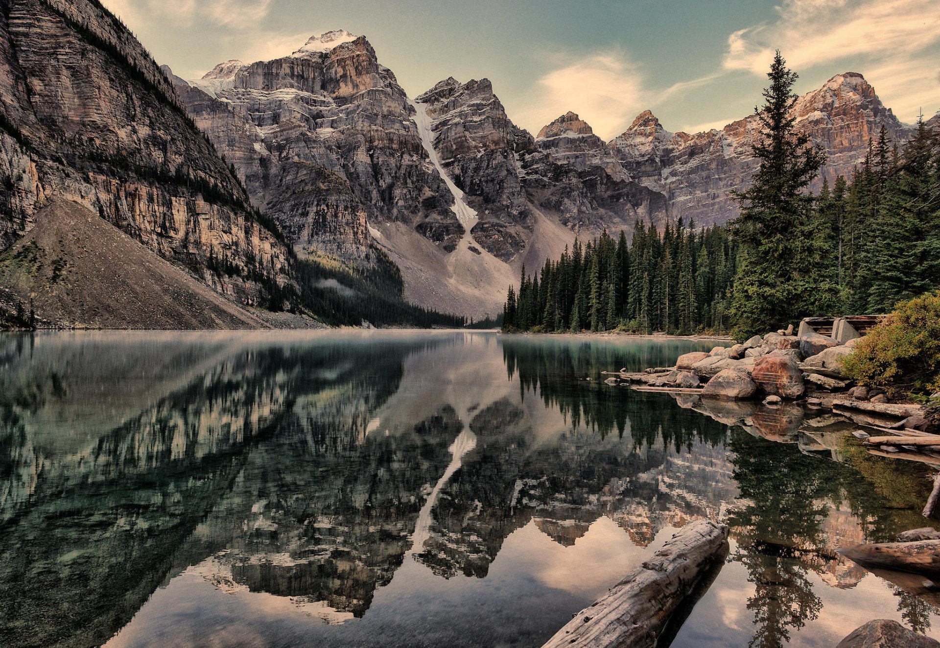 montagnes neige canada forêt lac. nature