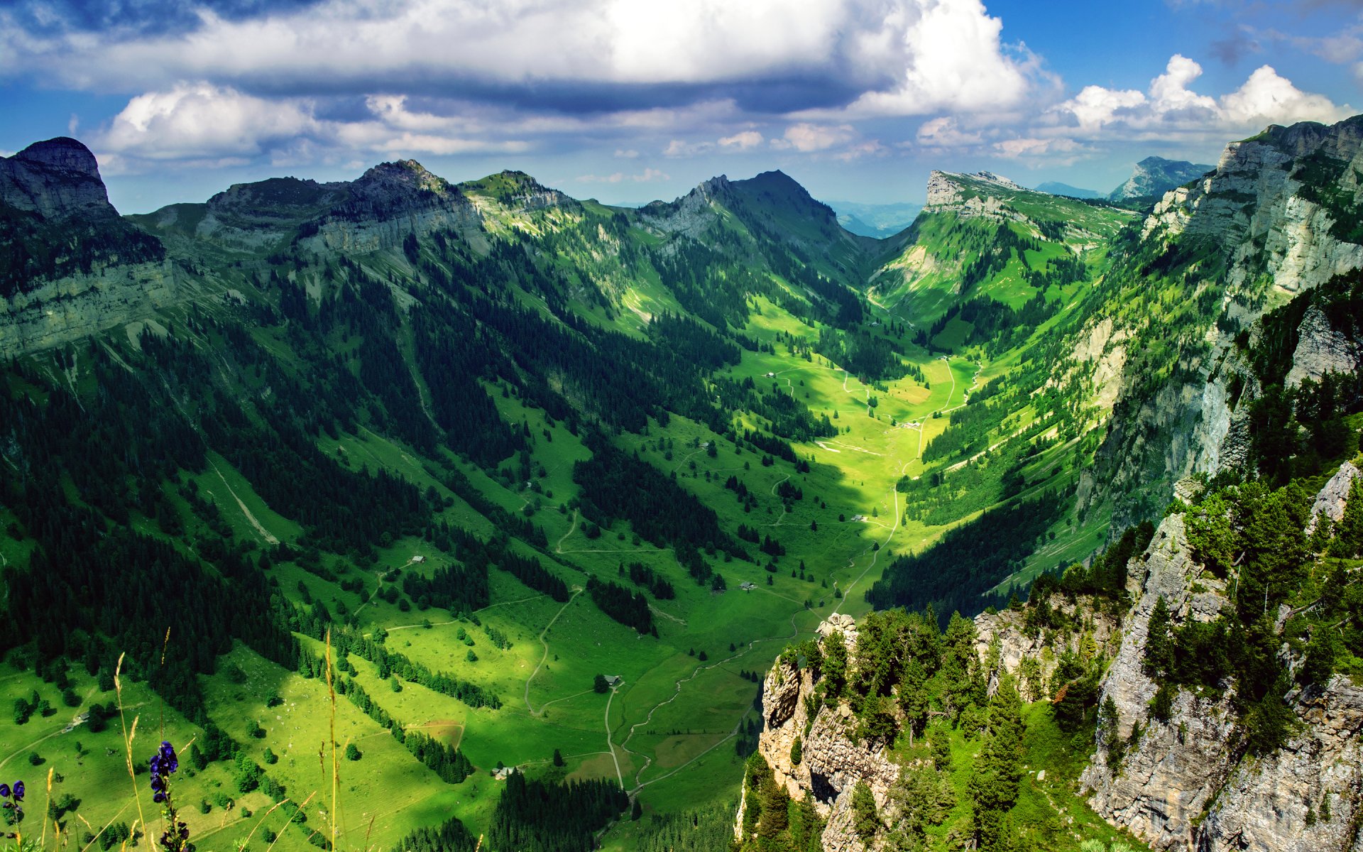 justistal alpi bernesi svizzera cielo nuvole montagne valle