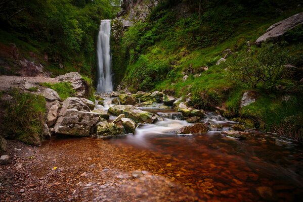 Belle cascade en Irlande