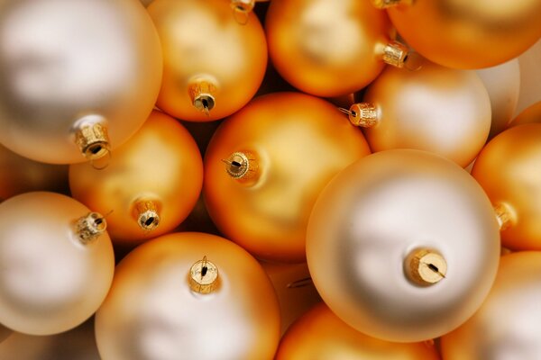 Bolas de Navidad de oro para el árbol de Navidad