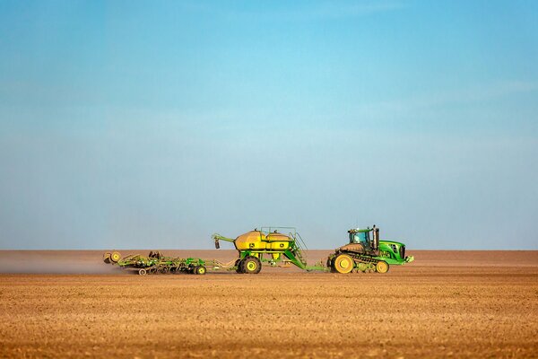 Raccolta nei campi degli agricoltori