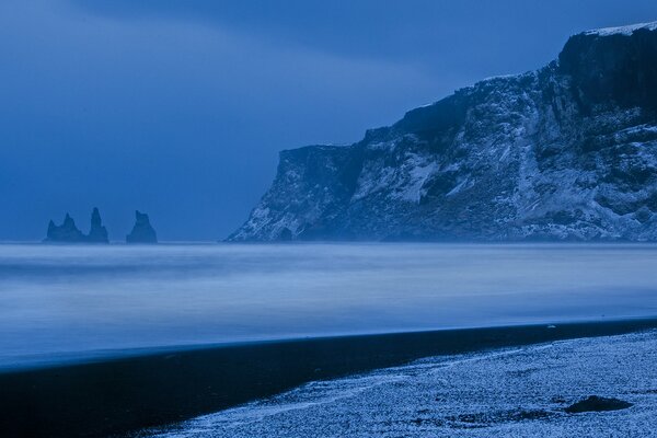 Finestra atlantica e montagne innevate