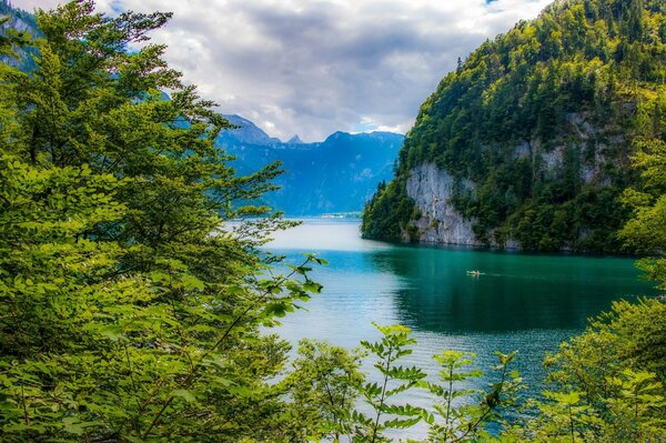 Lac de cristal dans les Alpes bavaroises