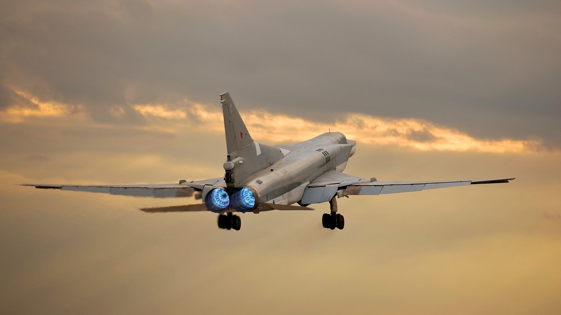 niebo chmury samolot bombowiec tu-22m3 backfire