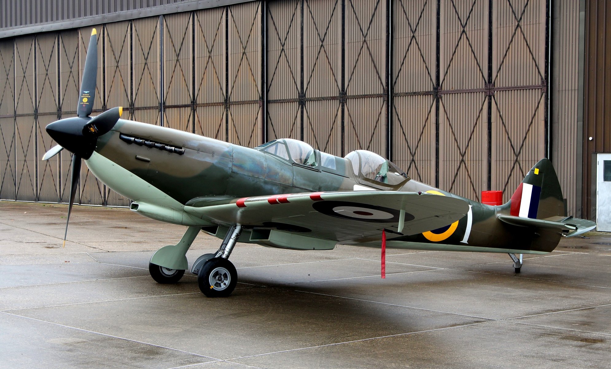 lotnisko spitfire tr.9 brytyjski samolot szkoleniowy