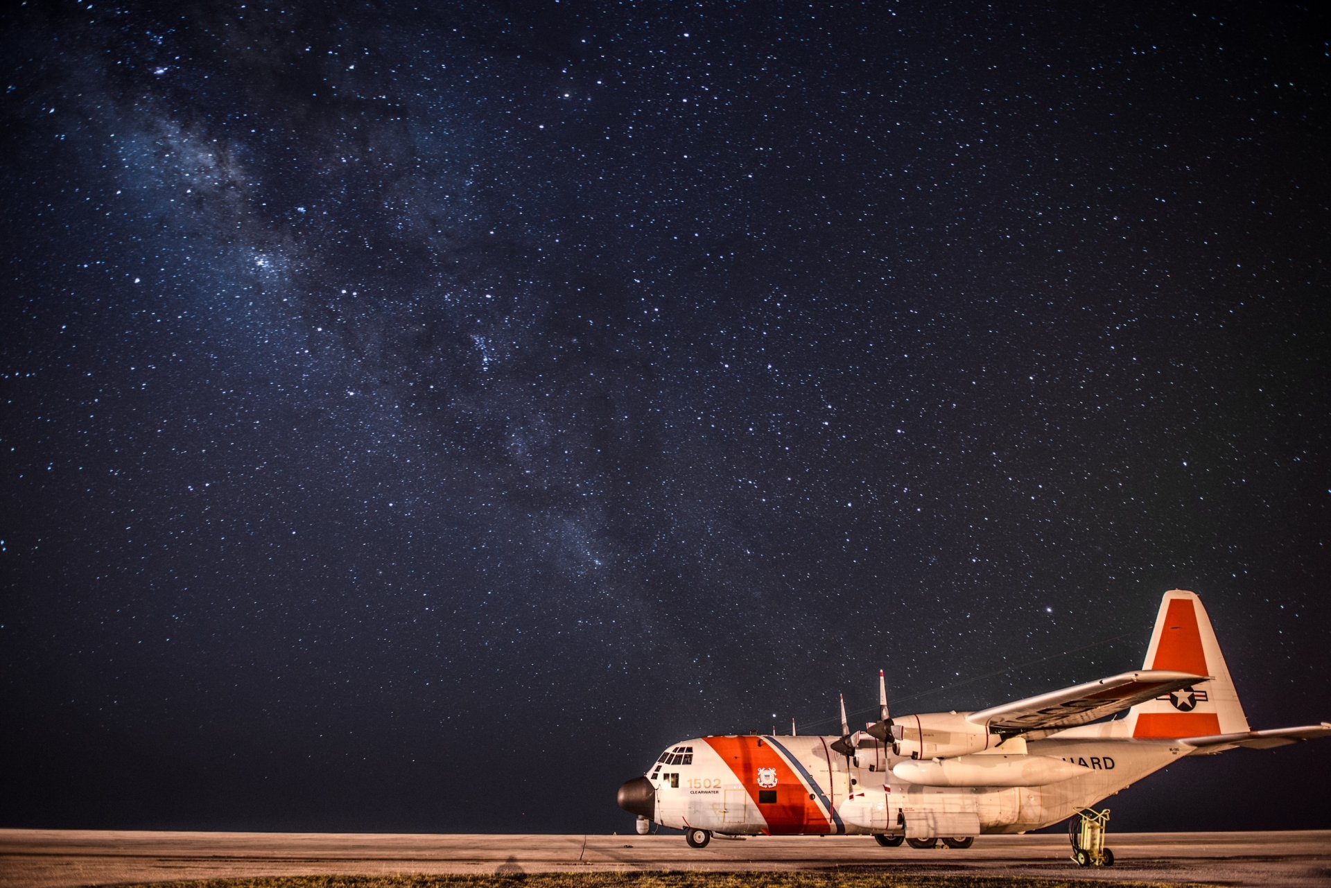 aeródromo lockheed c-130 hércules c-130 hércules avión de transporte militar guardia costera de estados unidos cielo noche