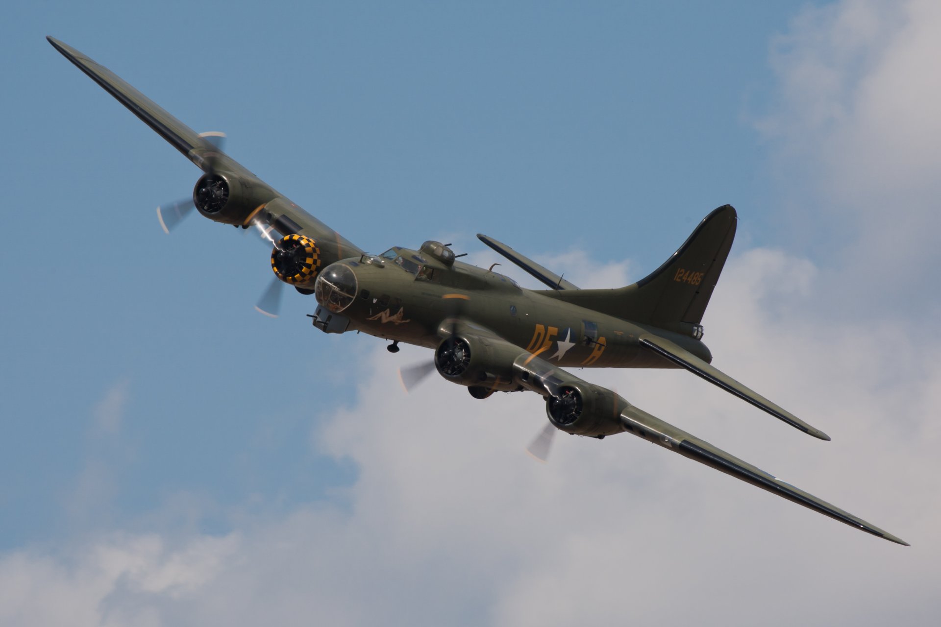 cielo avión boeing b-17 fortaleza flyig fortaleza voladora americano todo metal pesado bombardero de cuatro motores ww2