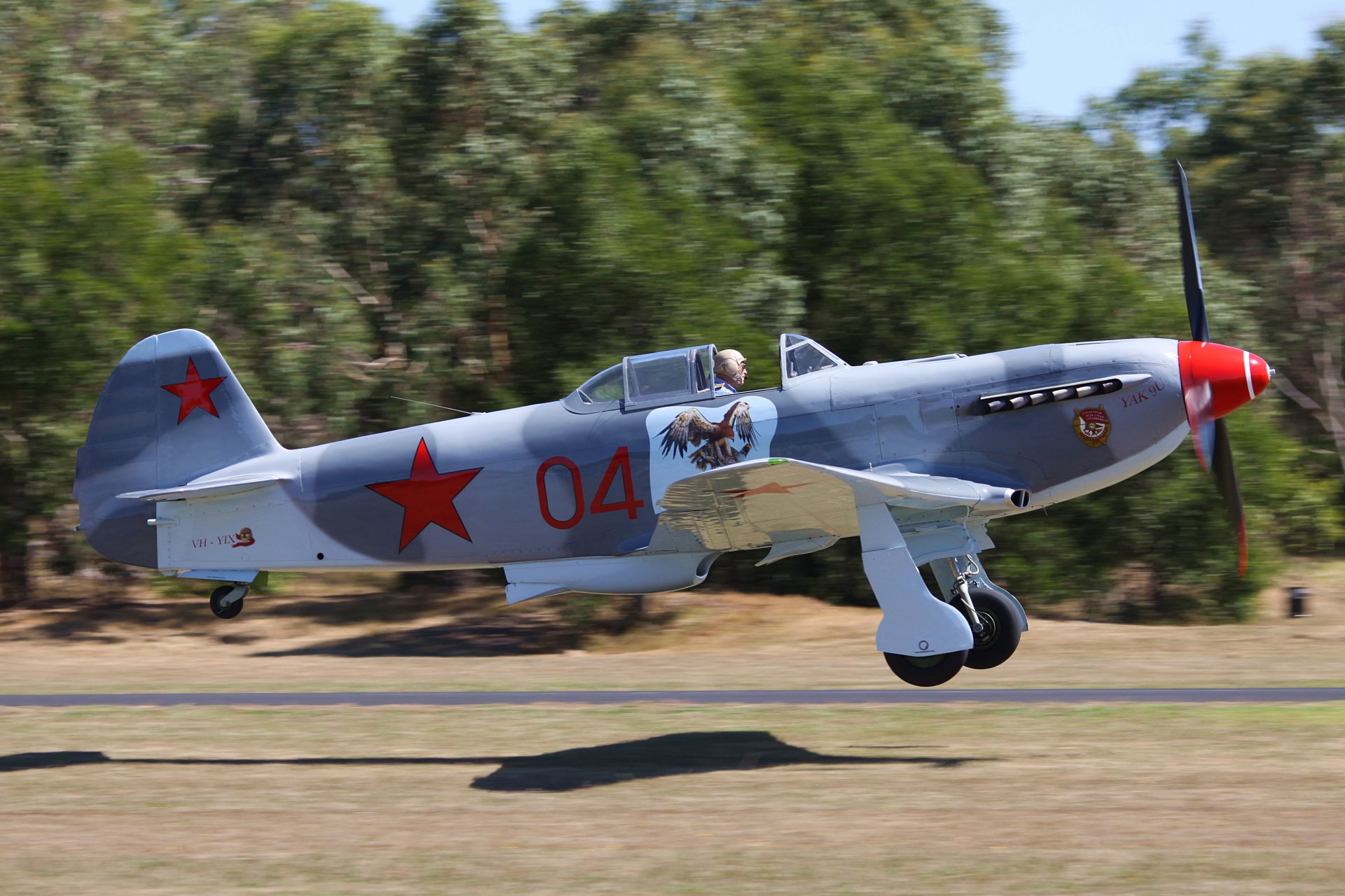 militaire historique club avion yak-9u yak-9u soviétique monomoteur combattant moteur m-107a vitesse 680 km-h altitude 5800 m développeur okb yakovlev urss seconde guerre mondiale flou bokeh privé collection rétro