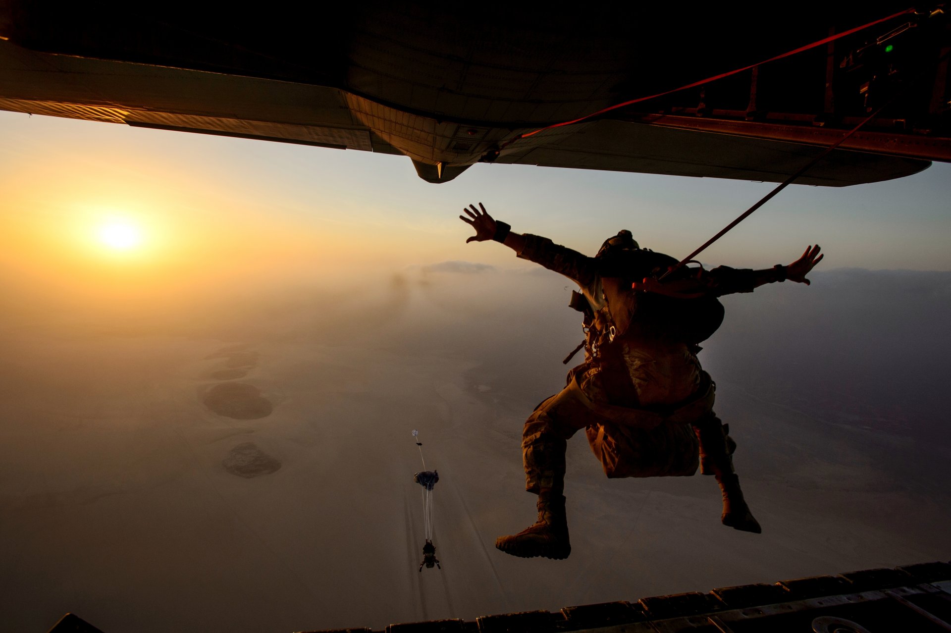 ky sun plane parachutist