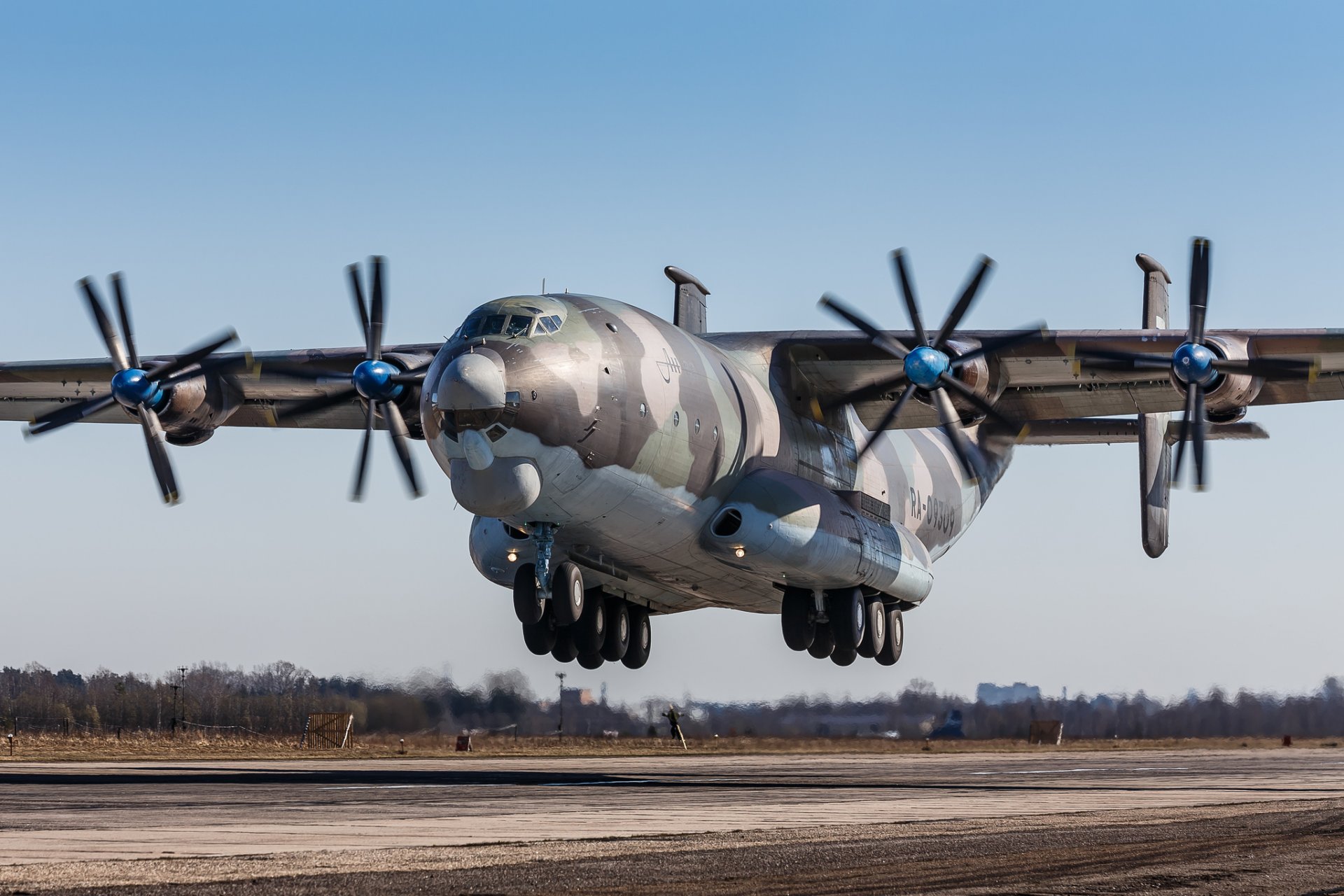 an-22a antei turboprop transport flugzeug