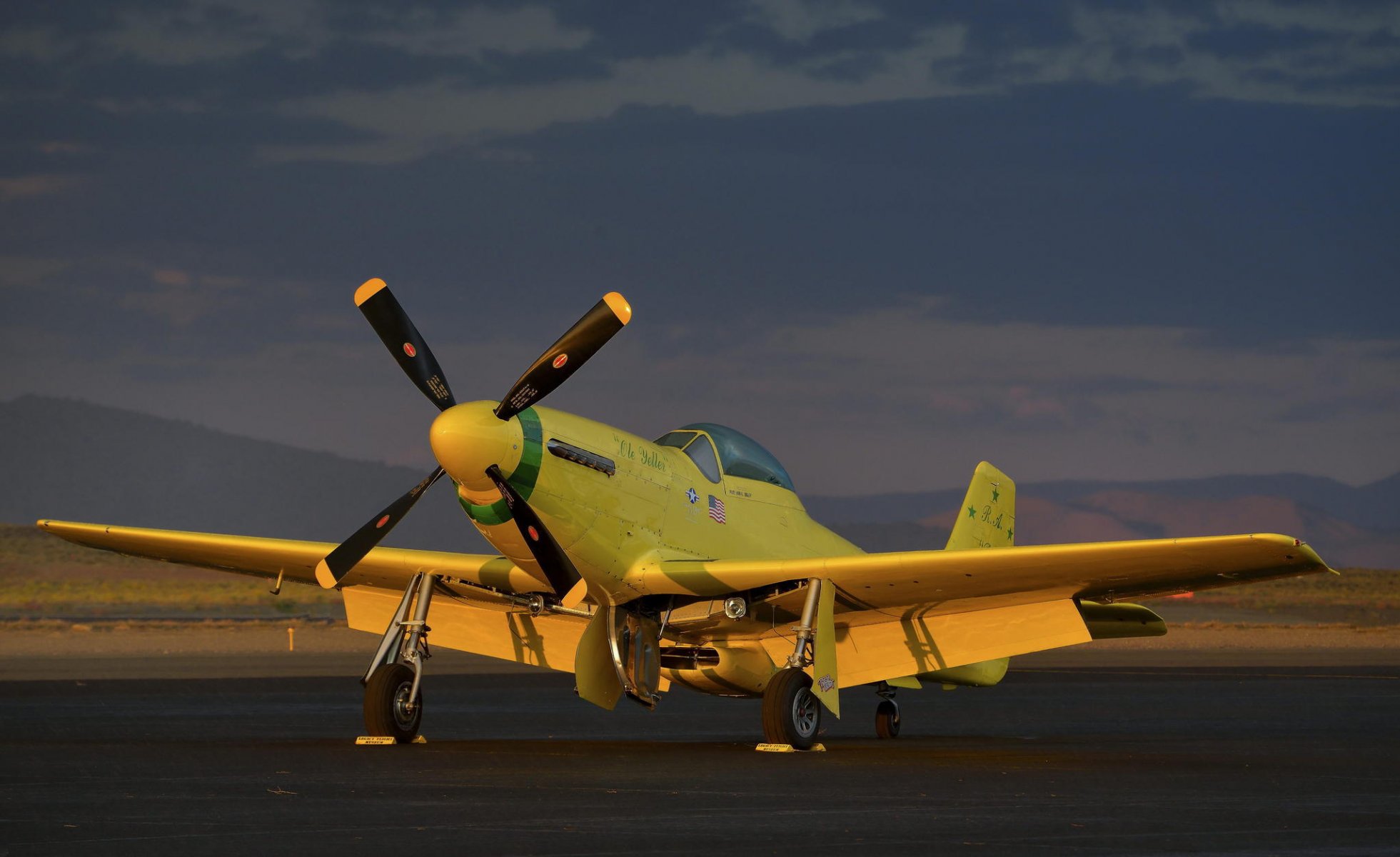 aereo giallo p-51 seconda guerra mondiale combattente mustang warbird ole yeller