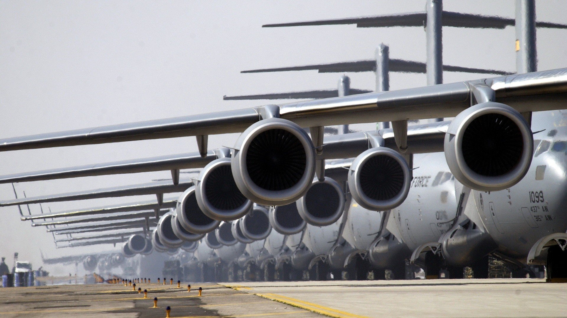 c-17 globemaster c-17 alas estacionamiento motores