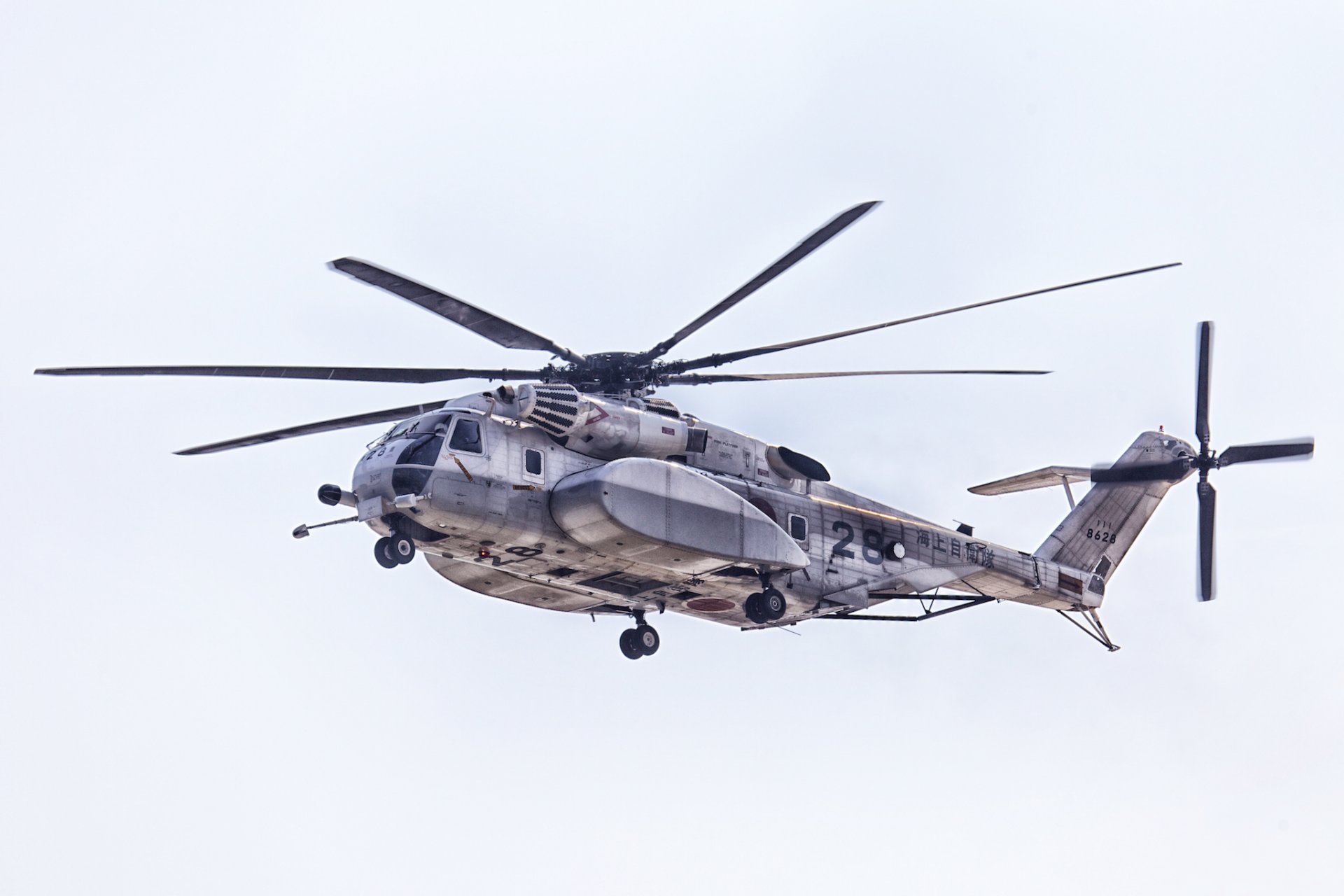 sikorski mh-53e si-dragon hubschrauber minensuchboot flug