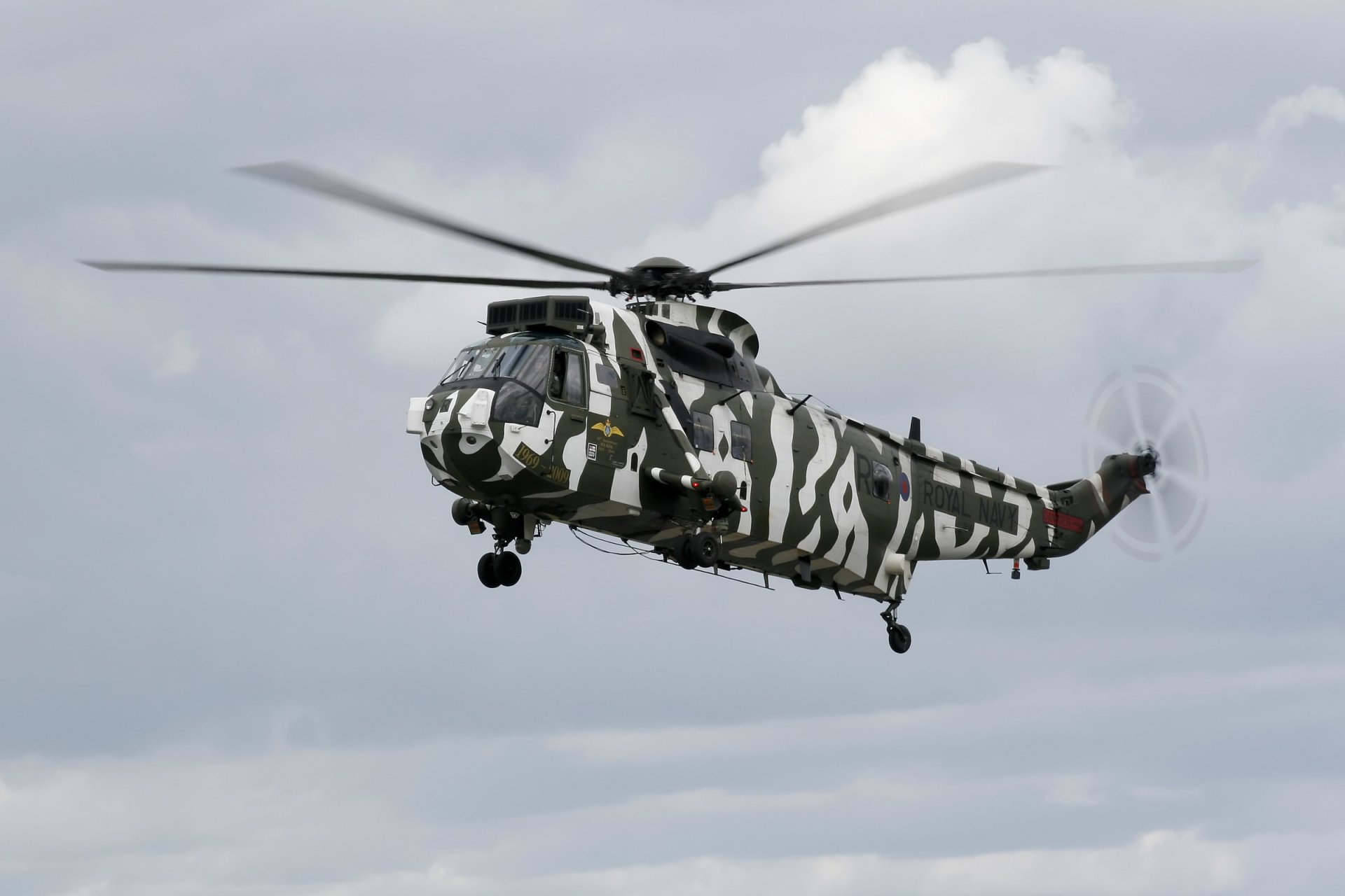 sikorsky s-61 sea king transport arctique camouflage vol ciel