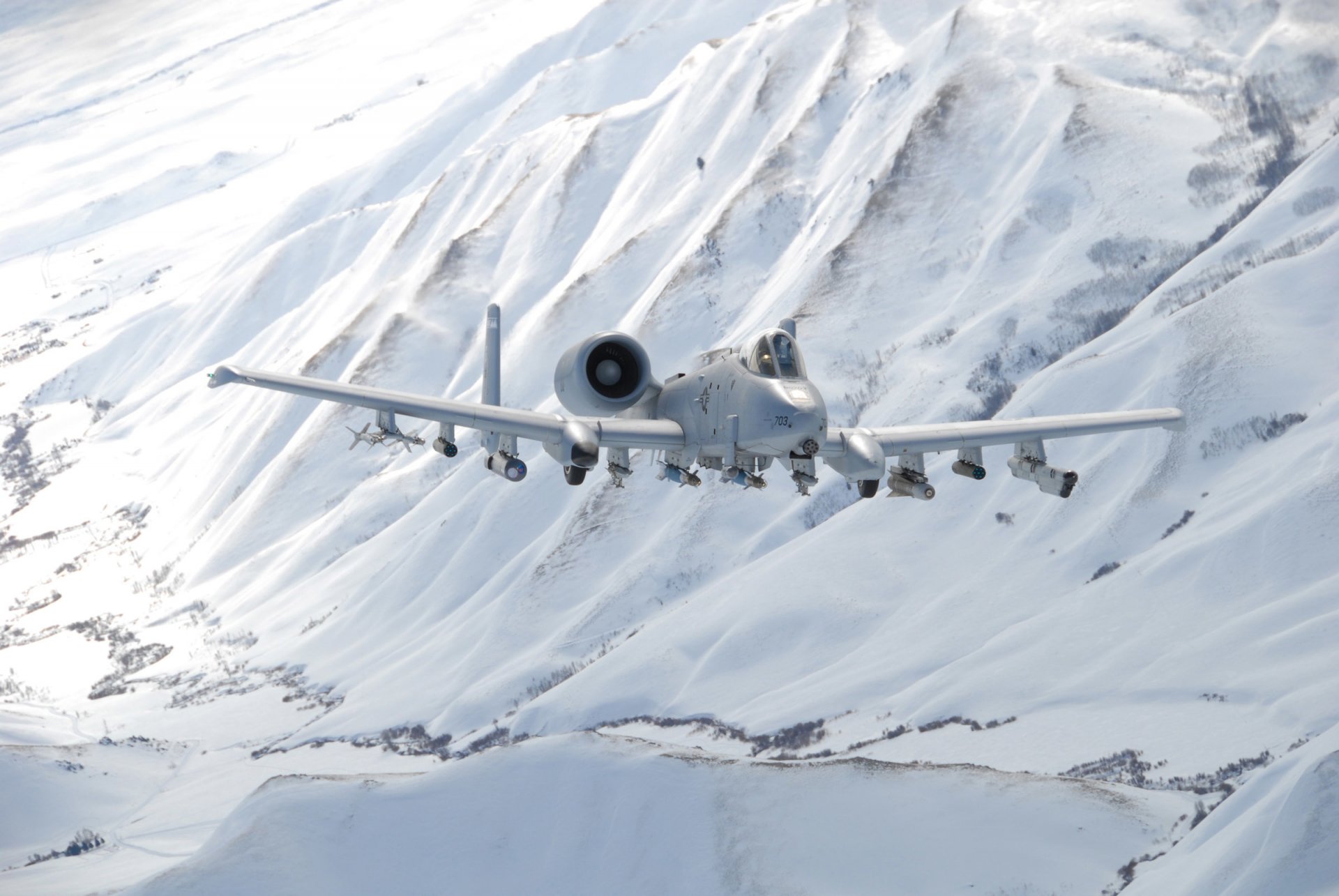 a-10 thunderbolt ii thunderbolt ii avión de ataque vuelo montañas nieve